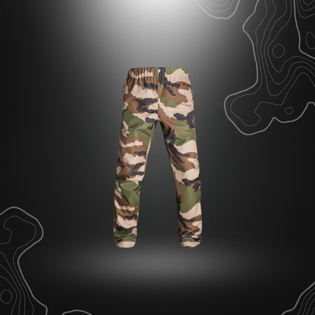 Lightshell RAIN PROTECT pantalon de la marque A10 EQUIPMENT avec technologie LIGHT-SHELL, imperméable, respirant, coupe-vent et ultra léger en tissu Ripstop et couleur camo fr/