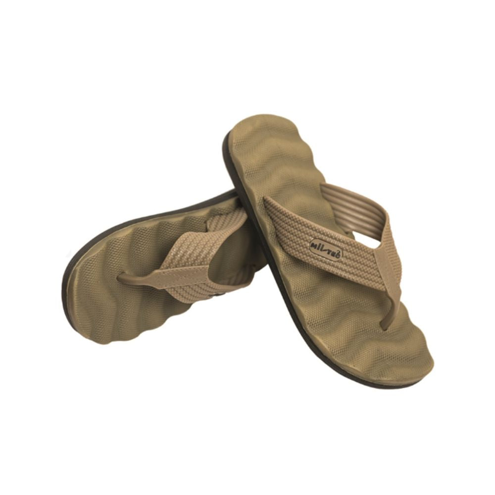 Claquettes tongues verte olive Mil-Tec avec semelle en mousse EVA, bride en mousse dure, semelle annelée pour un équilibre ergonomique et larges brides pour un parfait équ