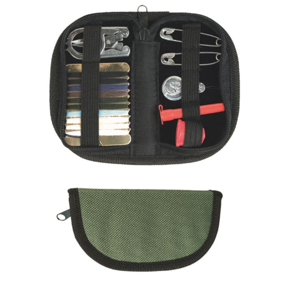 Kit de couture compact Miltec dans un étui vert, comprenant du fil à coudre multicolore, des ciseaux, des aiguilles, une aide à l'enfilage, un dé à coud