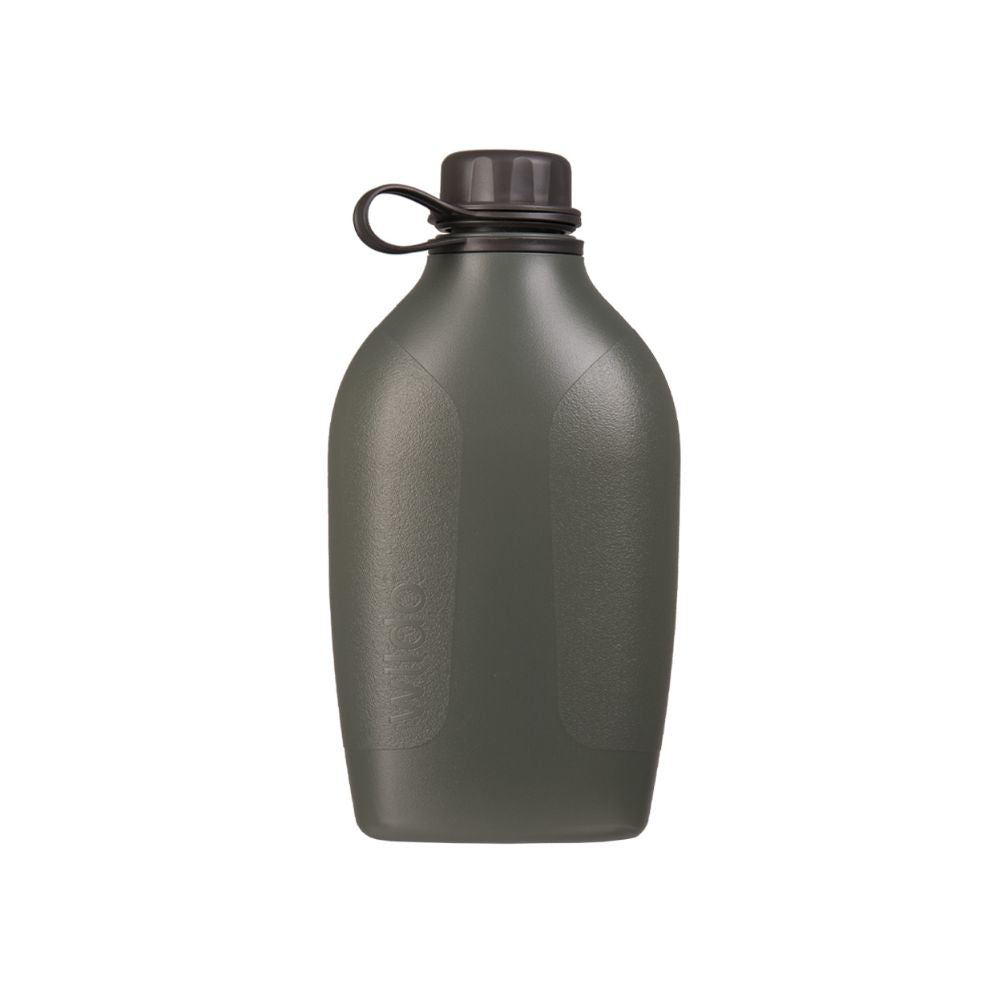 Flacon Explorer Wildo® 1L en PEHD, vert olive, avec couvercle en polypropylène, boucle en LDPE, mousqueton et échelle de mesure