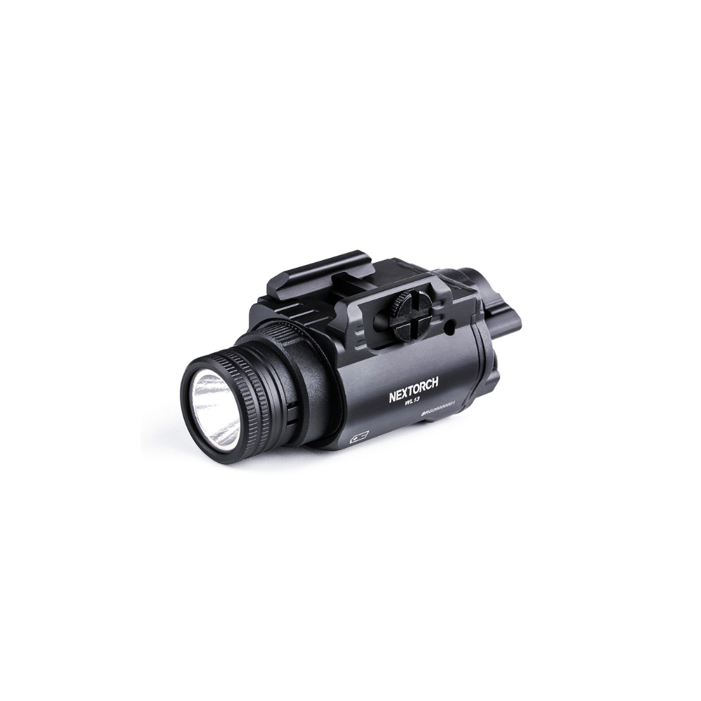Robuste lampe tactique WL13 pour arme de poing de 1300 lumens de Nextorch avec fixation pour rail picatinny, alimentée par piles ou batteries rechargeables.