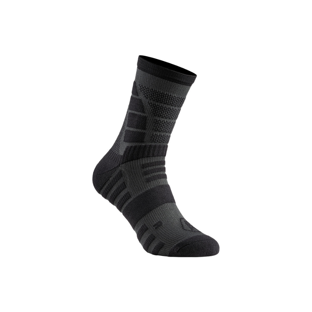 Chaussettes IMPACT 9'' Summer vert olive et gris béton d'A10 Equipment, conçues pour le confort et la durabilité avec thermorégulation et protection anti-bactérienne