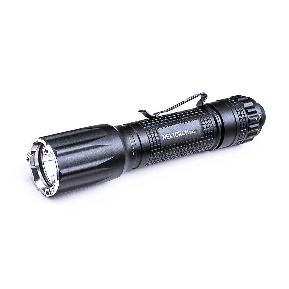 Nextorch TA30 V2.0 lampe tactique rechargeable de 1300 lumens avec prise USB type-C et fonction brise-vitre, en alliage d'aluminium anti-rayures, résistante aux chutes et