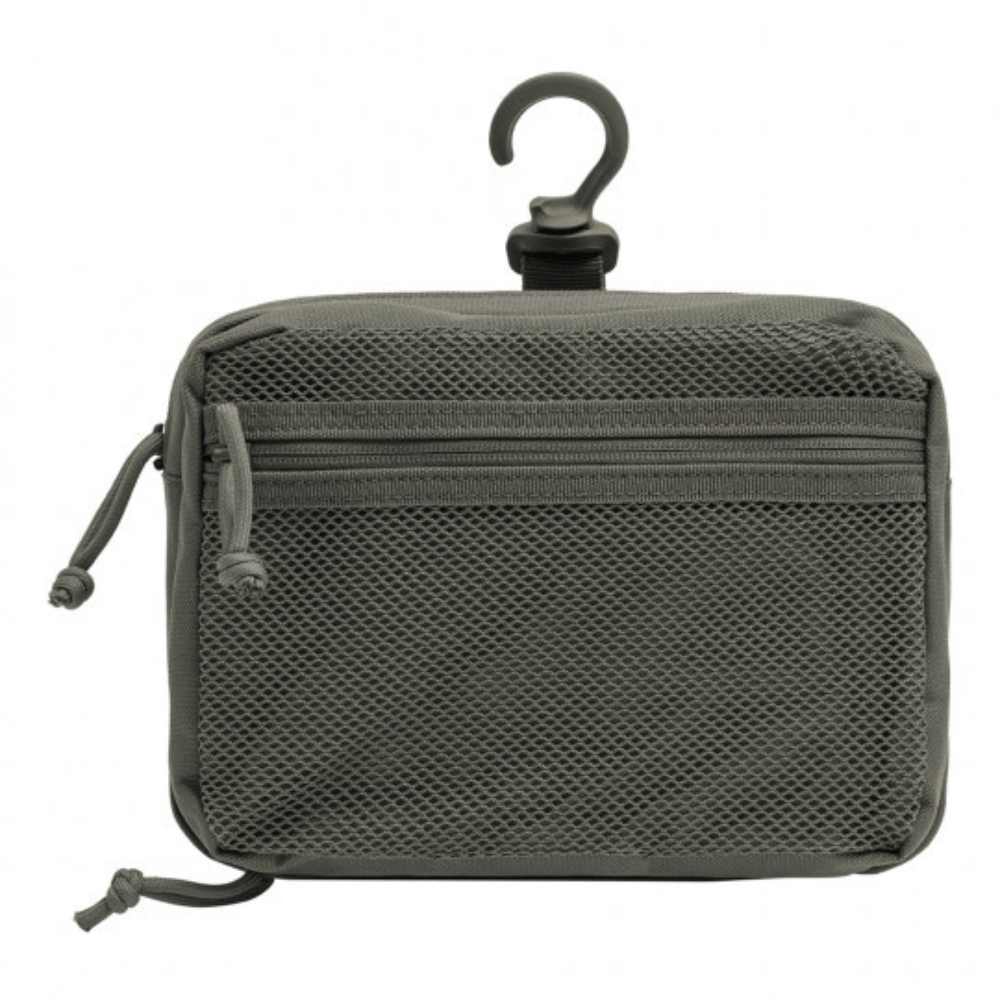 Très résistante trousse de toilette Transall en vert olive de A10 Equipment, conçue pour des usages exigeants et offrant un espace de rangement optimisé.