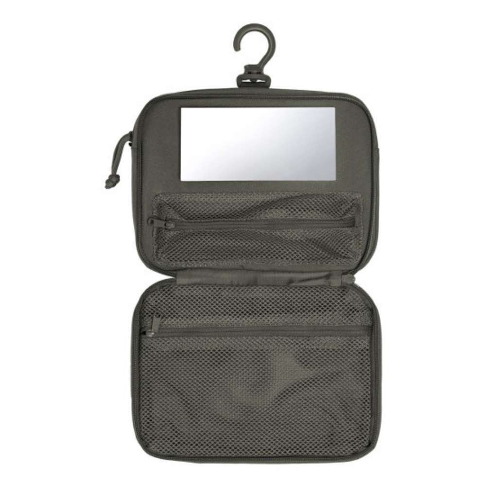 Robuste trousse de toilette verte olive Transall, fabriquée en polyester résistant et pourvue de nombreux compartiments pour un rangement optimisé, idéale pour les missions en terrain exigeant.