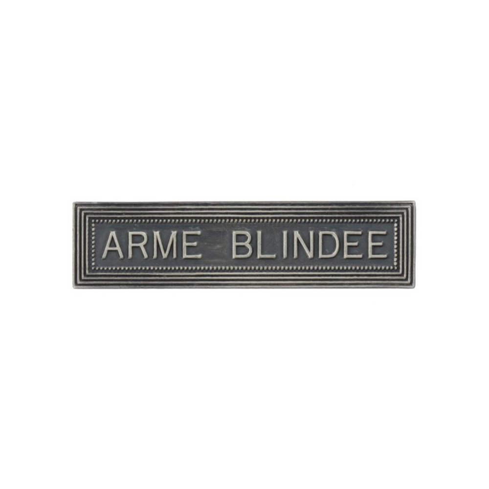 Ensemble d'agrafes militaires utilisées pour attacher des décorations ou des insignes