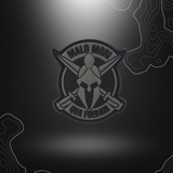 Patch gris en PVC avec inscription latine 'Malo Mori Qua Foedari'
