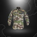 Chemise de combat Arktis A110 2.0 pour climat chaud avec camouflage français, tissu résistant et déperlant, poches ergonomiques et ventilation optimisée.