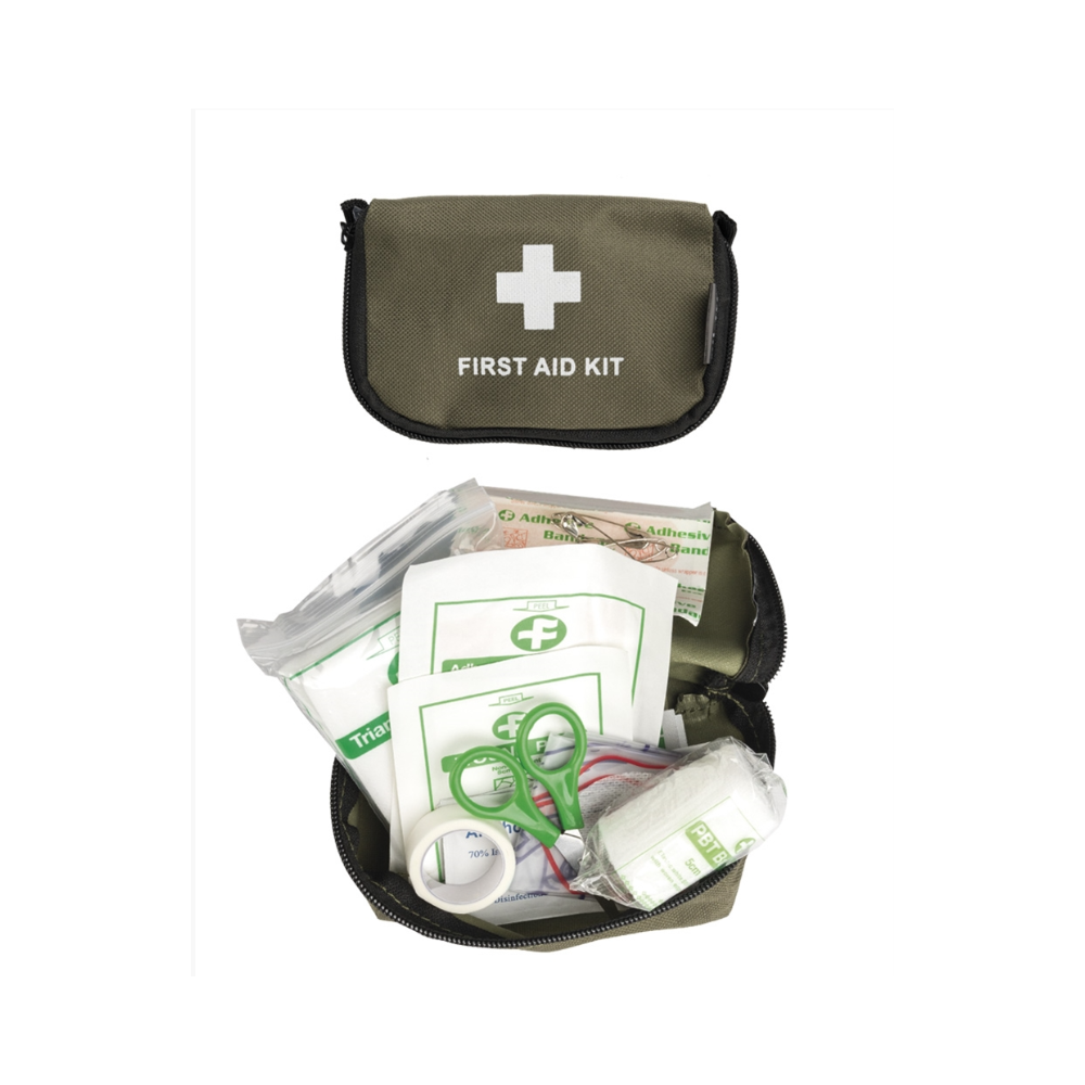 Kit de premiers secours MIL-TEC de couleur vert olive contenant des ciseaux, des épingles de sûreté, des sparadraps, une lingette d'alcool, une bande de gaze, des compress