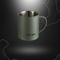Alt tag pour une tasse verte olive de 300ml de marque Mil-Tec, en acier affiné, incassable, dépoli, hauteur 9 cm, diamètre du fond 7,5 cm,