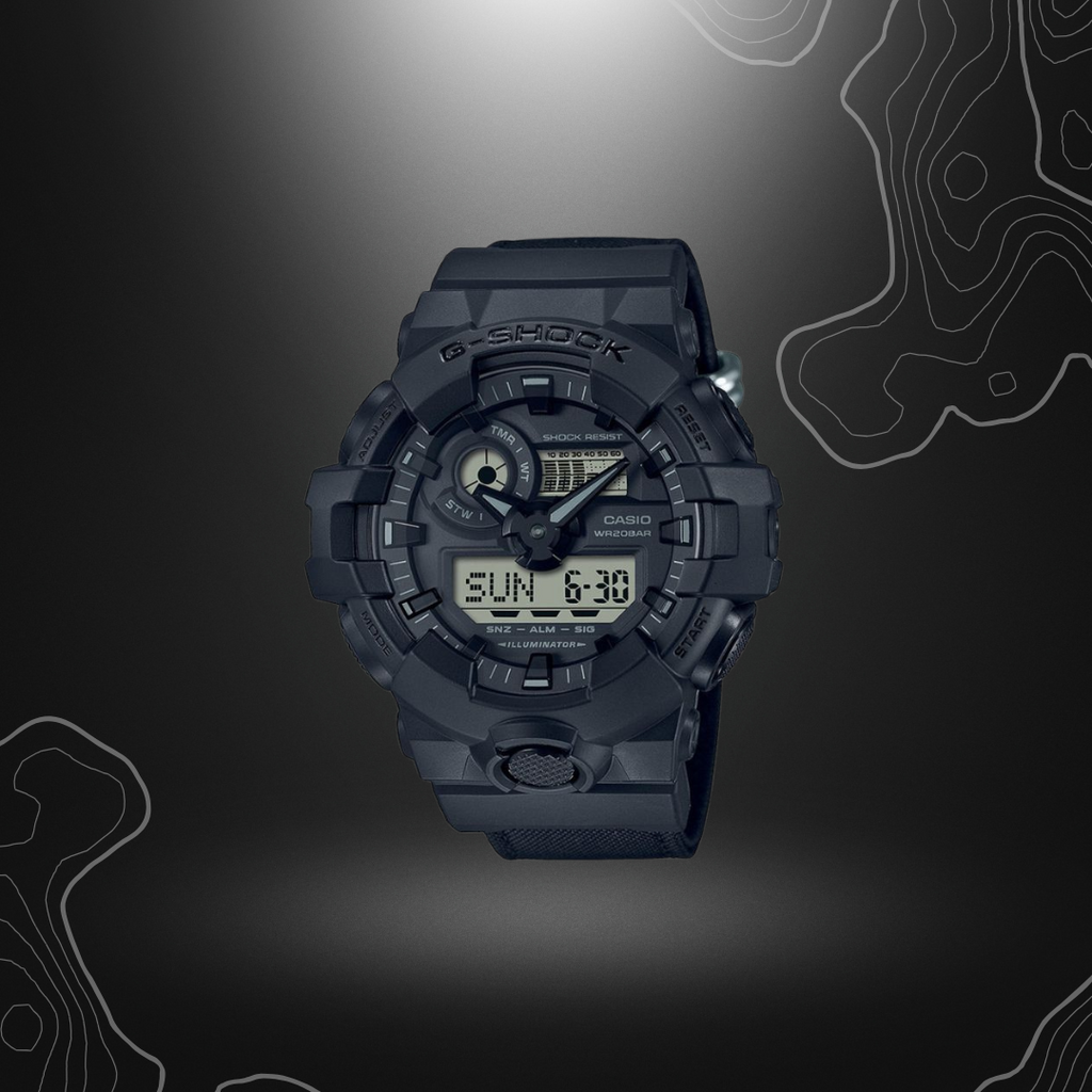Montre G-Shock GA-700BCE noire de Casio avec calendrier automatique, heure universelle, affichage 12/24h, éclairage LED et étanchéité jusqu'à 20 bars.