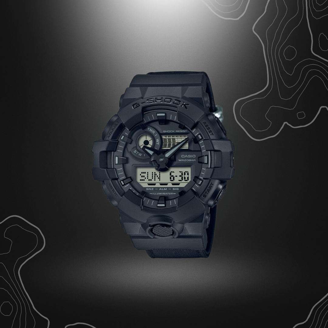 Montre G-Shock GA-700BCE noire de Casio avec calendrier automatique, heure universelle, affichage 12/24h, éclairage LED et étanchéité jusqu'à 20 bars.