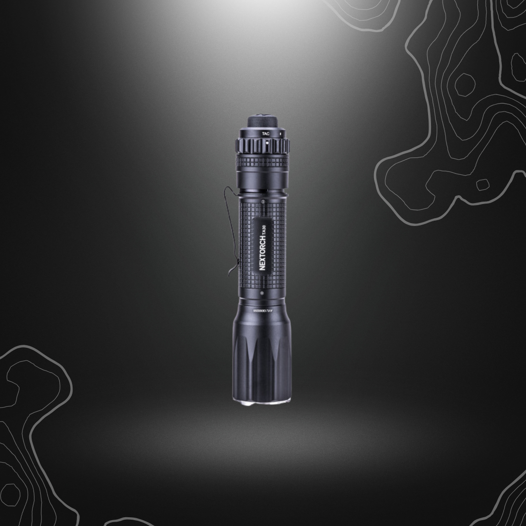 Compacte lampe tactique rechargeable TA30 V2.0 avec luminosité maximale de 1300 lumens, résistante aux chutes et étanche, dotée d'une batterie USB type-C et d'un