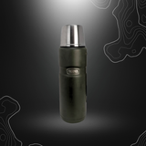 Bouteille isotherme Thermos King 0.47L vert kaki, double paroi pour rétention de température, acier inoxydable, transport facile, bouchon verseur dévissable,