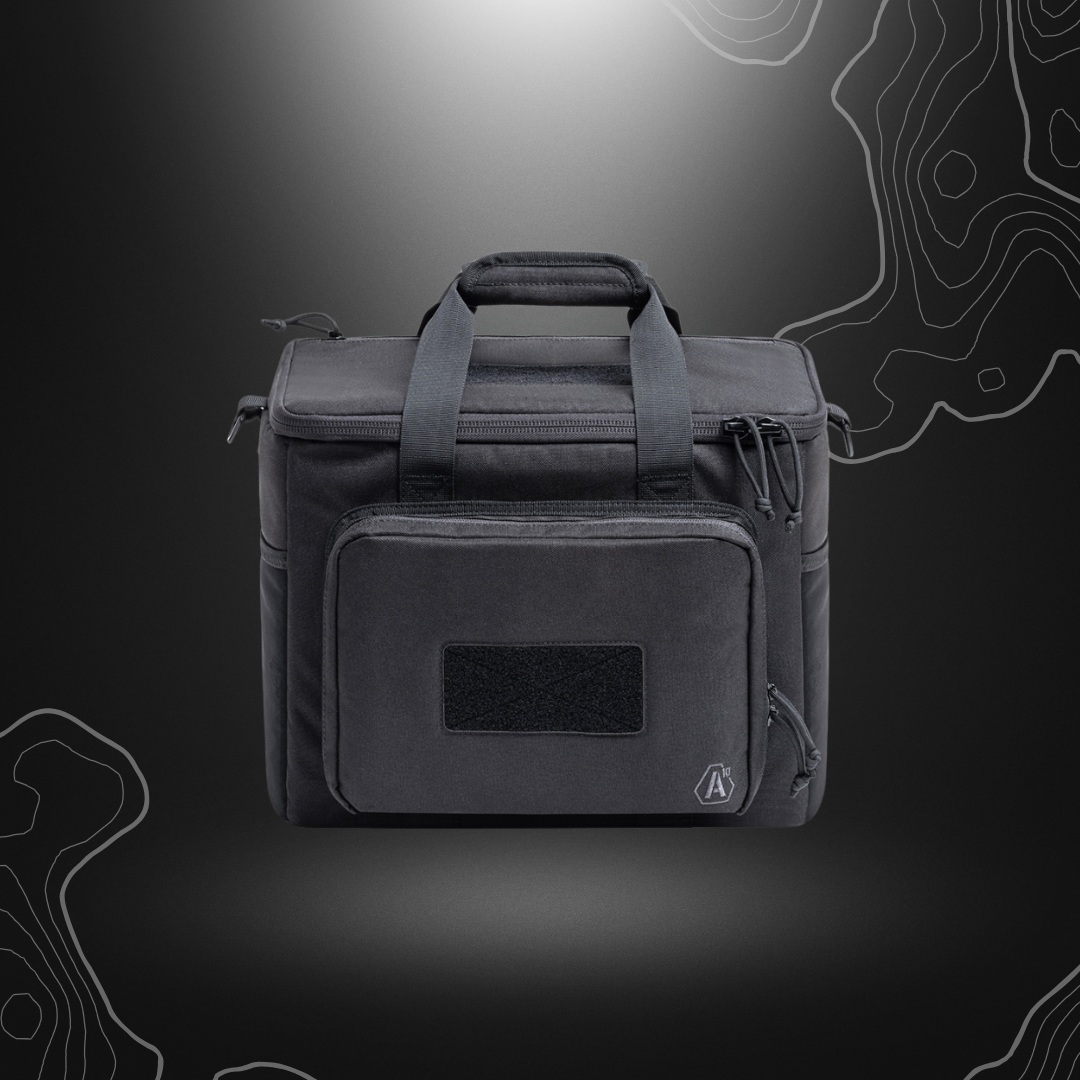 Alt tag pour un sac de tir noir de la gamme DELTA par A10 EQUIPMENT, offrant rangement, protection, ergonomie et modularité pour le transport d'armes et d'équipements.