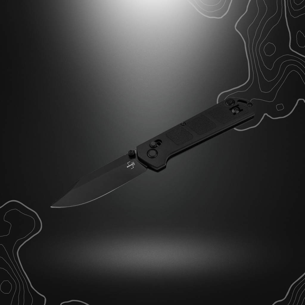 Kihon DC All Black 01BO905 Boker Plus pliant avec lame en acier D2, manche en nylon noir et système d'ouverture Crossbar Lock.