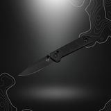 Kihon DC All Black 01BO905 Boker Plus pliant avec lame en acier D2, manche en nylon noir et système d'ouverture Crossbar Lock.