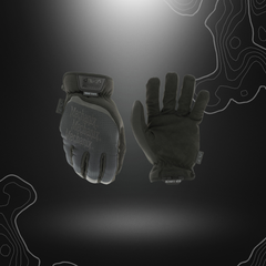 Des gants noirs anti-coupure et anti-perforation FastFit D4-360 de Mechanix, conçus pour les forces armées et la sécurité privée, offrant une excellente dextérité et