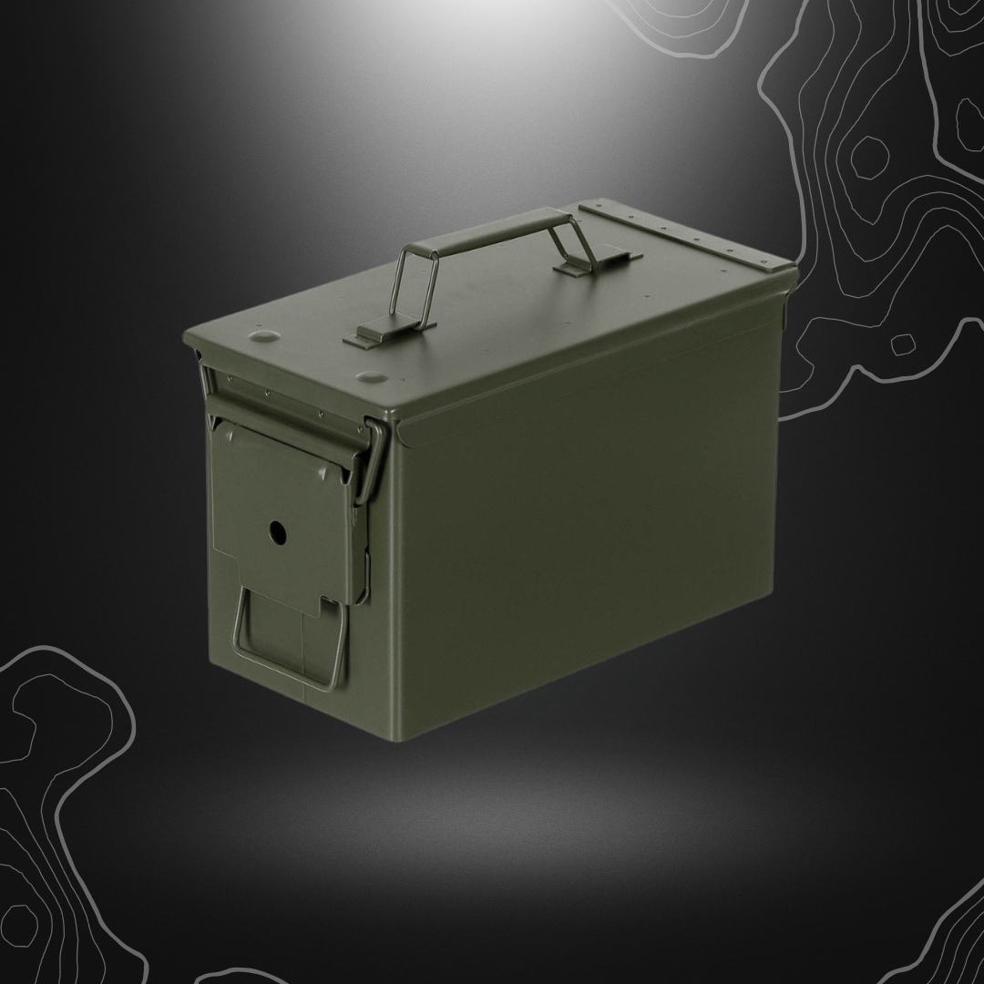 Caisse à munitions US Cal. 50, M2A1, en métal vert, étanche avec couvercle à joint en caoutchouc, fermeture à levier, poignée pliable et