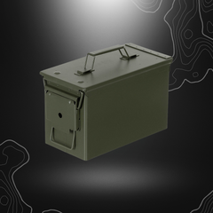 Caisse à munitions US Cal. 50, M2A1, en métal vert, étanche avec couvercle à joint en caoutchouc, fermeture à levier, poignée pliable et