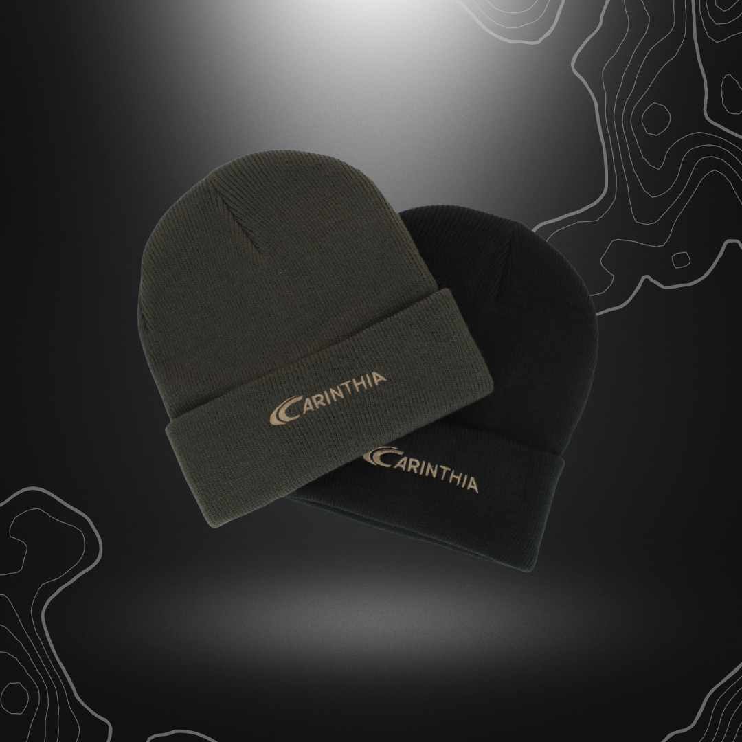 Bonnet en laine Carinthia durable et confortable, ajustable à la taille, avec de multiples poches de rangement et un traitement déperlant pour une protection optimale.