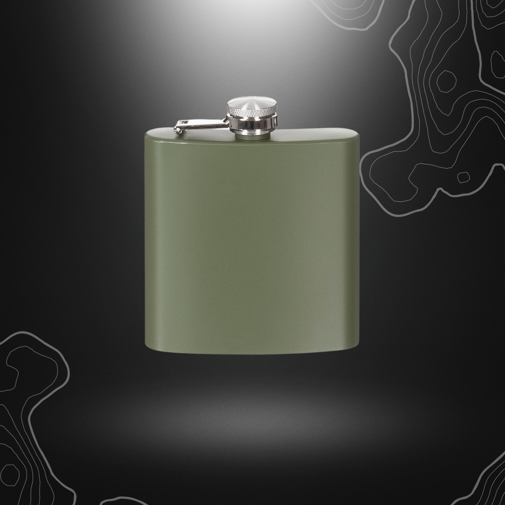 Flasque en acier inoxydable de 170ml de couleur vert olive de la marque Fox Outdoor, de forme classique et incurvée, inodore et insipide, avec bouchon à vis et fermet