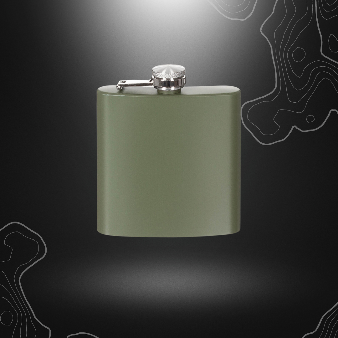 Flasque en acier inoxydable de 170ml de couleur vert olive de la marque Fox Outdoor, de forme classique et incurvée, inodore et insipide, avec bouchon à vis et fermet