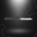 Couteau pliant Higonokami par Kanetsune avec lame en acier SK-5 et manche en acier noir orné de motifs japonais