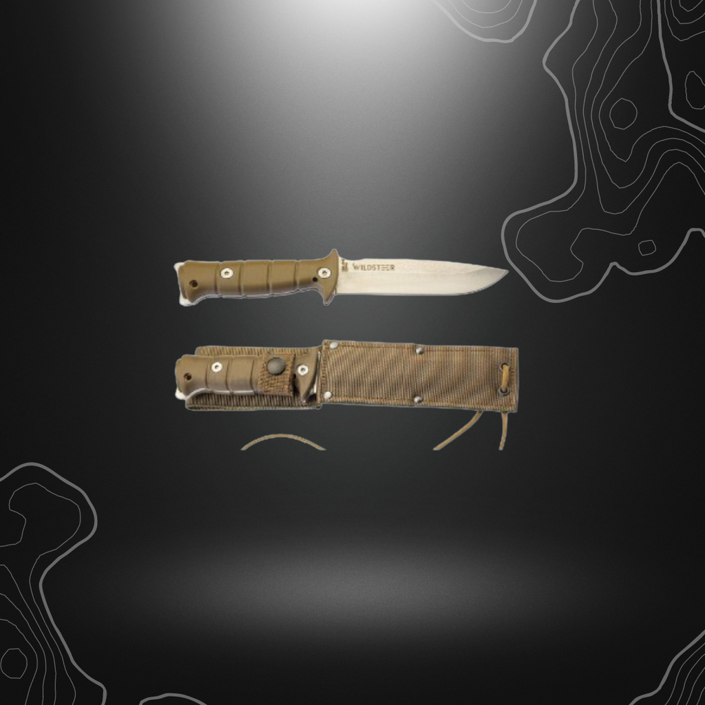 Image d'un couteau militaire Tarasco avec lame fixe et étui coyote, conçu pour le bushcraft et les tactiques militaires avec expertise du 13e Régiment de Dragons Parachutistes français,
