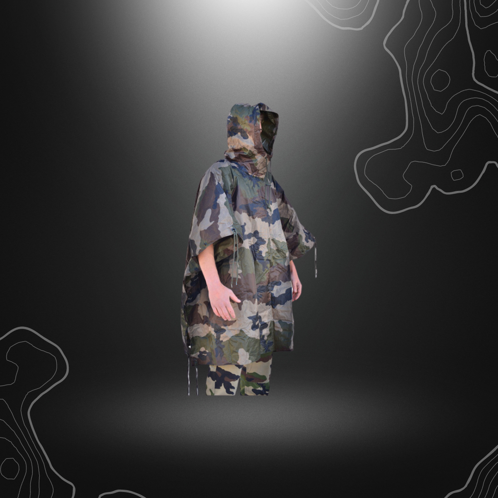 Image d'un Poncho Ripstop CAM CE de Mil-Tec en Polyester, multifonctionnel et utilisable comme protection contre la pluie ou tente d'urgence