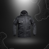 Parka Hardshell Sécu-One de Sécurité Privée noir, résistant aux conditions météorologiques difficiles, offrant isolation thermique et fonctionnalité, disponible chez A10 Equipment.